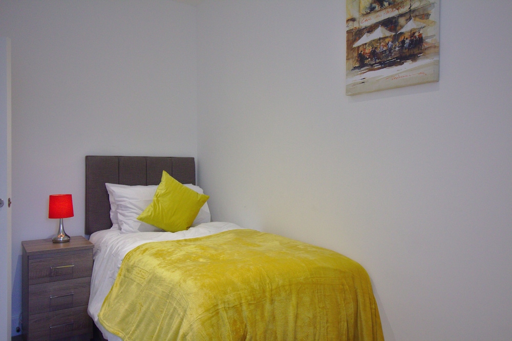 Apartment 16 (Sleeps 6) photo 2