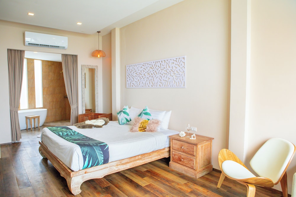 Deluxe Beach Front Villa - Photo 6
