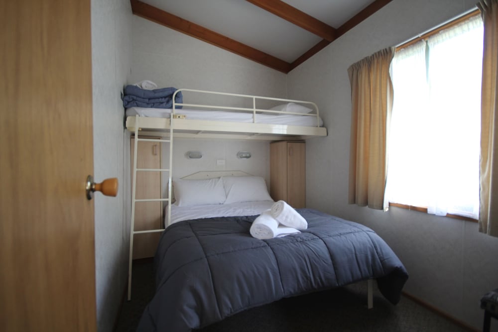 Traditional Cabin, 2 Bedrooms photo 3