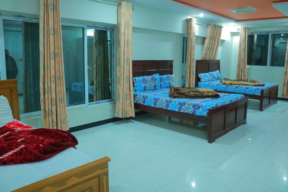 Family Room - Photo 2