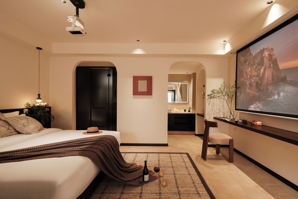 Family Room, Courtyard View photo 2