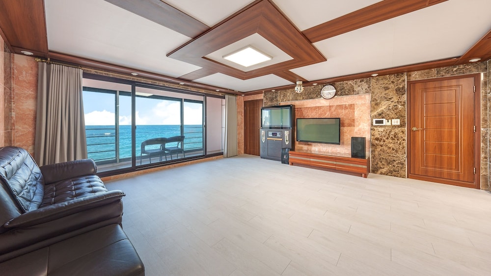 Basic Room, 2 Bedrooms (A201) photo 2