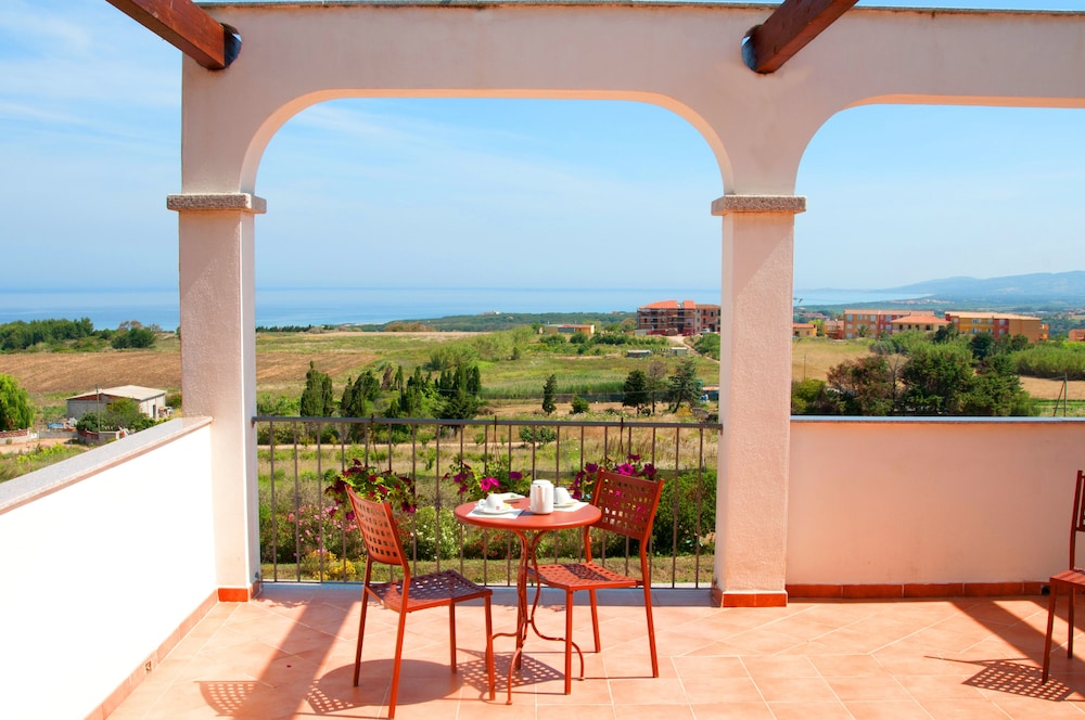 Double Room, Balcony, Sea View photo 3