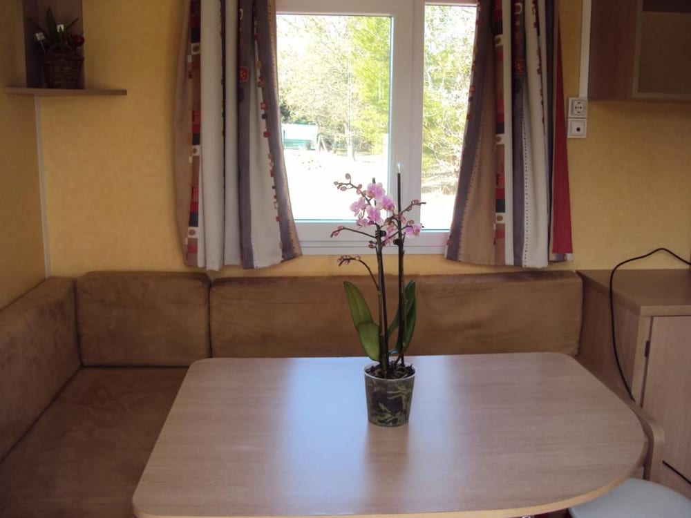 Mobile Home, 2 Bedrooms - Photo 10