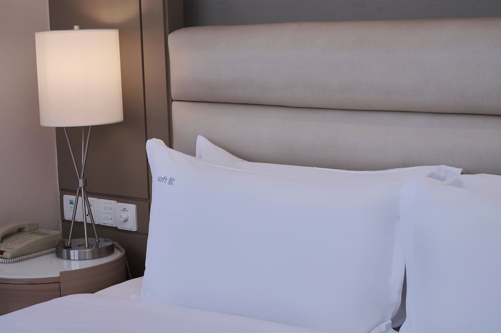 Suite, 1 King Bed - Photo 2