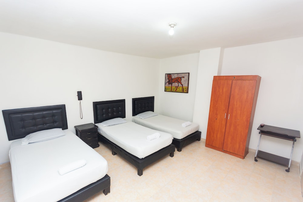 Basic Quadruple Room - Photo 3