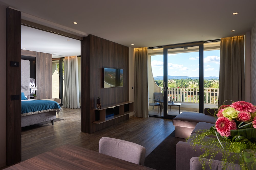 Family Suite, 2 Bedrooms, Balcony, Park View