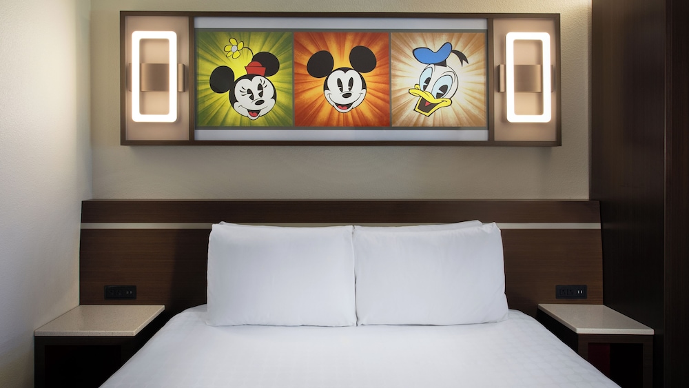 Preferred Room. Hearing accessible - visual alarms and notifications. 1 queen bed and 1 queen sleepe - Photo 1