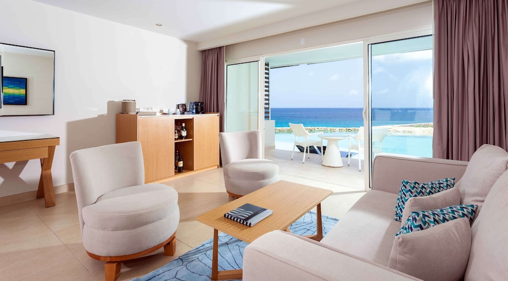 Suite, 1 King Bed, Ocean View (sunset Swim-out Butler Suite)