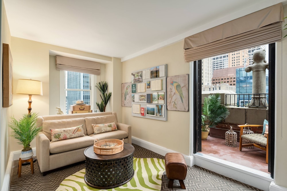 Suite, 1 Bedroom (Balcony)