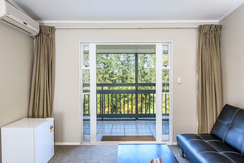 One-Bedroom Suite - Photo 9