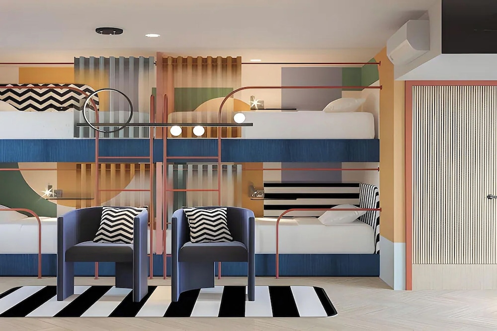 Deluxe Family Suite photo 3
