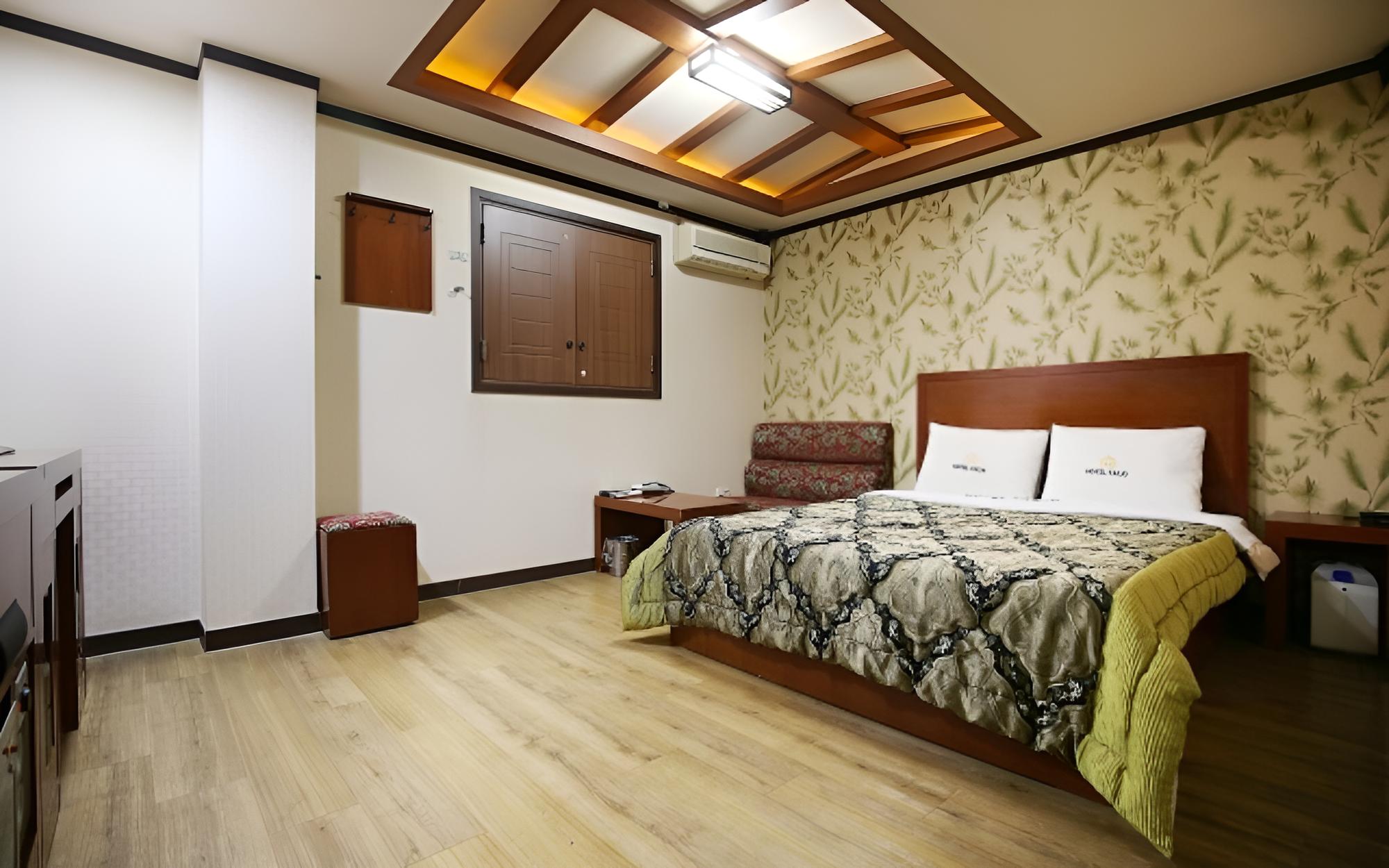 Room (Standard Room) - Photo 10