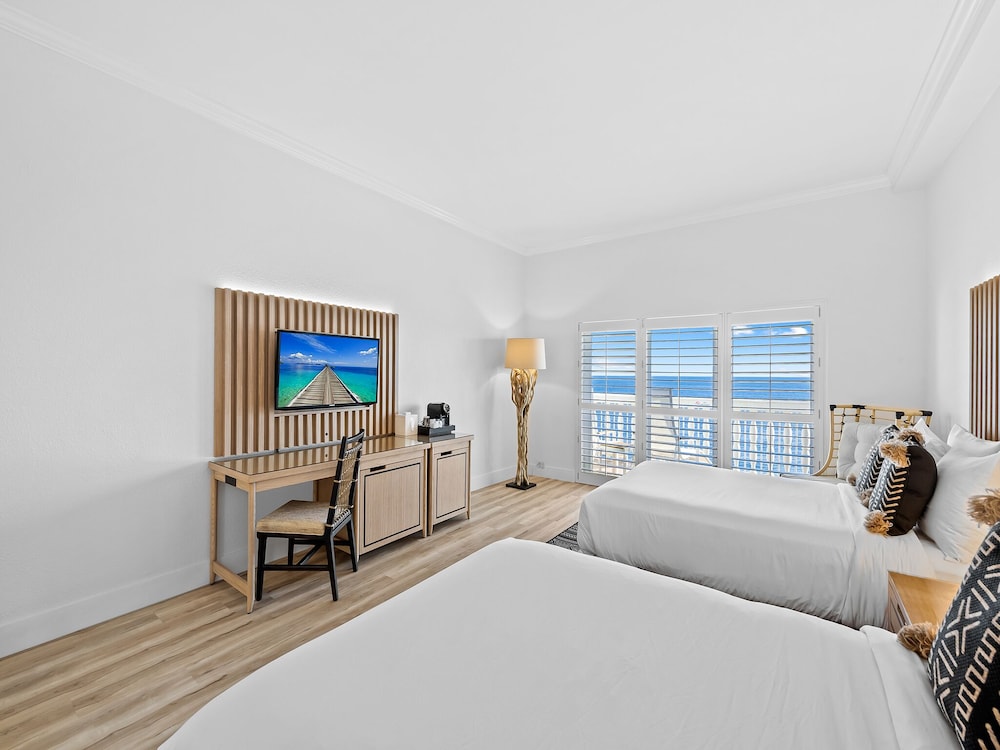 Room, 2 Double Beds, Balcony, Partial Ocean View - Photo 3