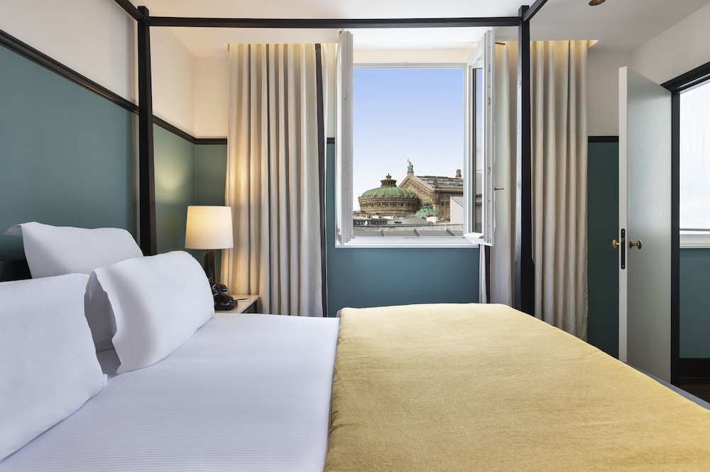 The Chess Hotel bedroom photo