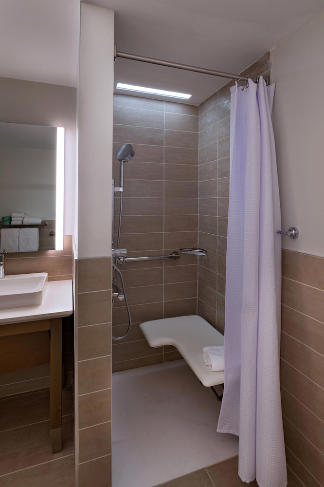 Suite, 1 Bedroom - Photo 5