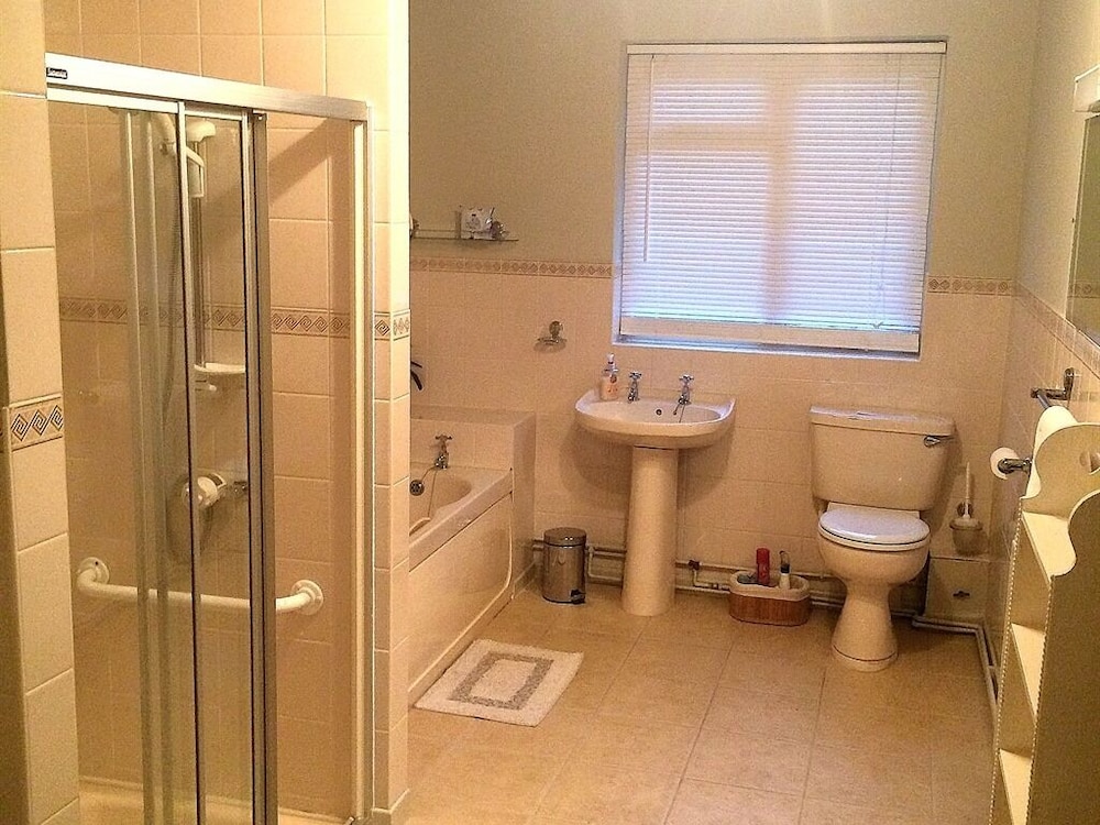 Suite, Ensuite (and Bath) photo 3