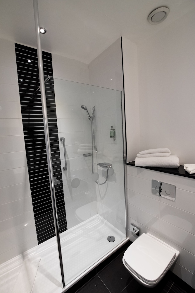 Standard Room, 1 King Bed (Mini Fridge) - Photo 15