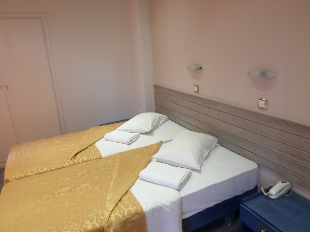 Classic Double Room, 1 Double Bed, Non Smoking, Balcony photo 3