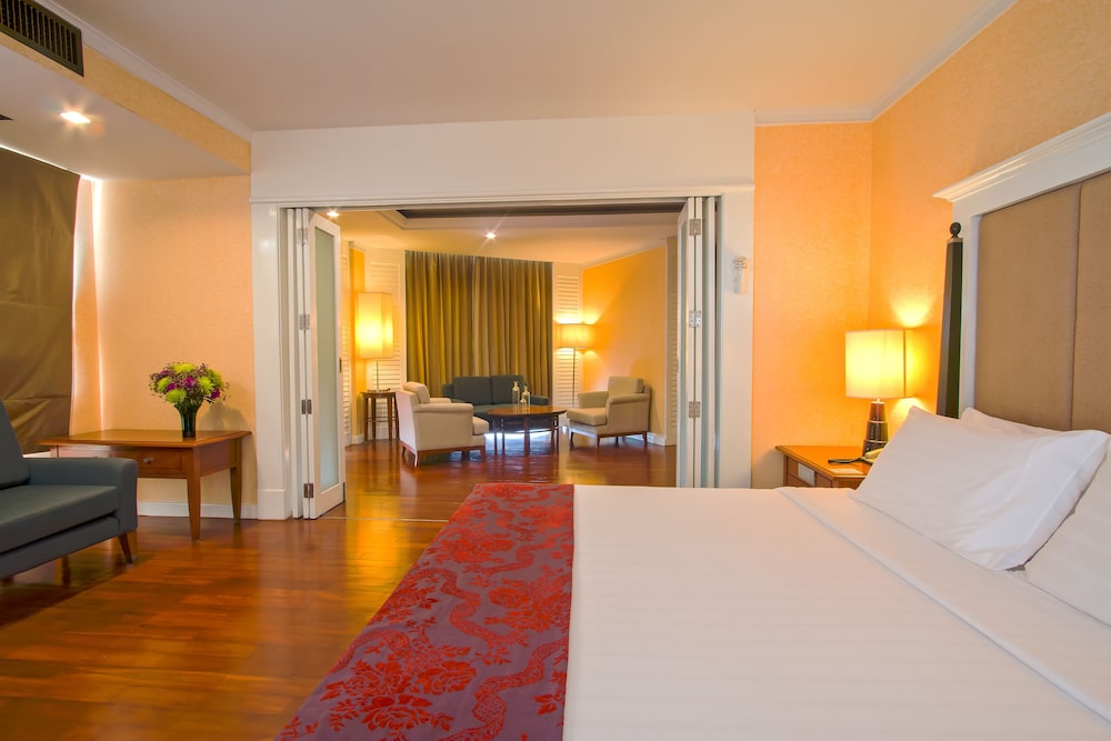 Royal Suite Panoramic View thumbnail 6