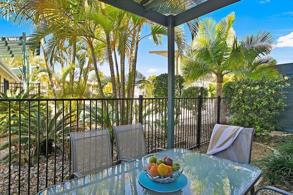 3 Bedroom Poolside Townhouse - Photo 9