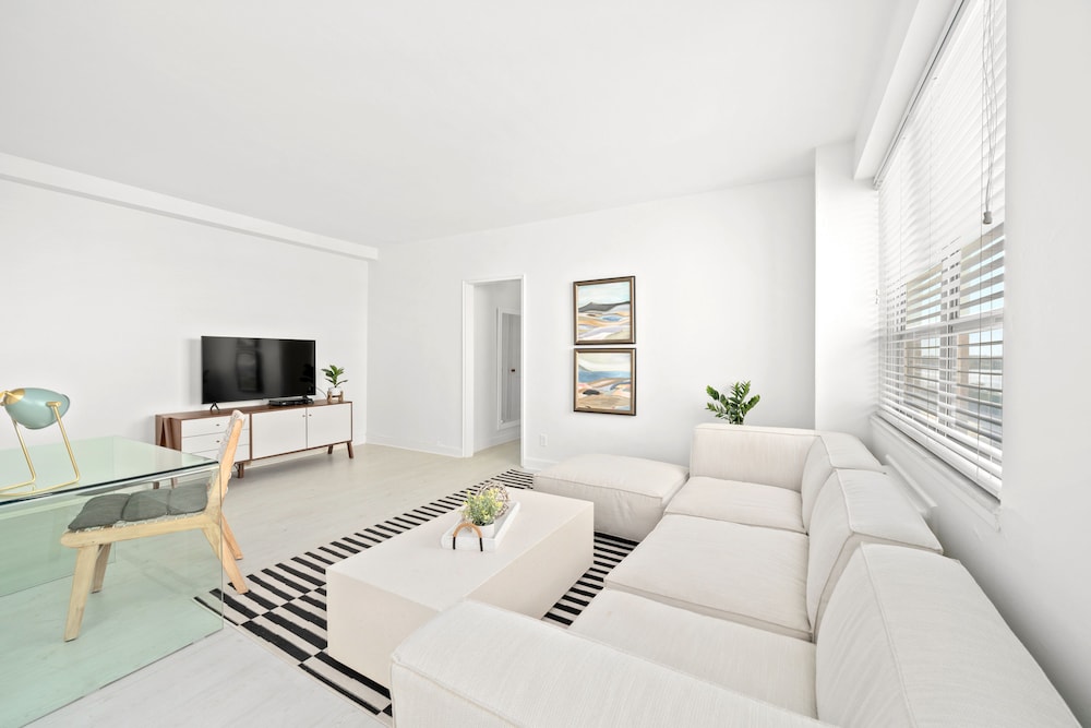 Signature Apartment, 2 Bedrooms, Partial Ocean View