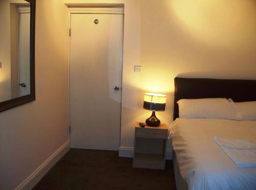 Standard Twin Room, 2 Twin Beds, Non Smoking, Ensuite photo 3