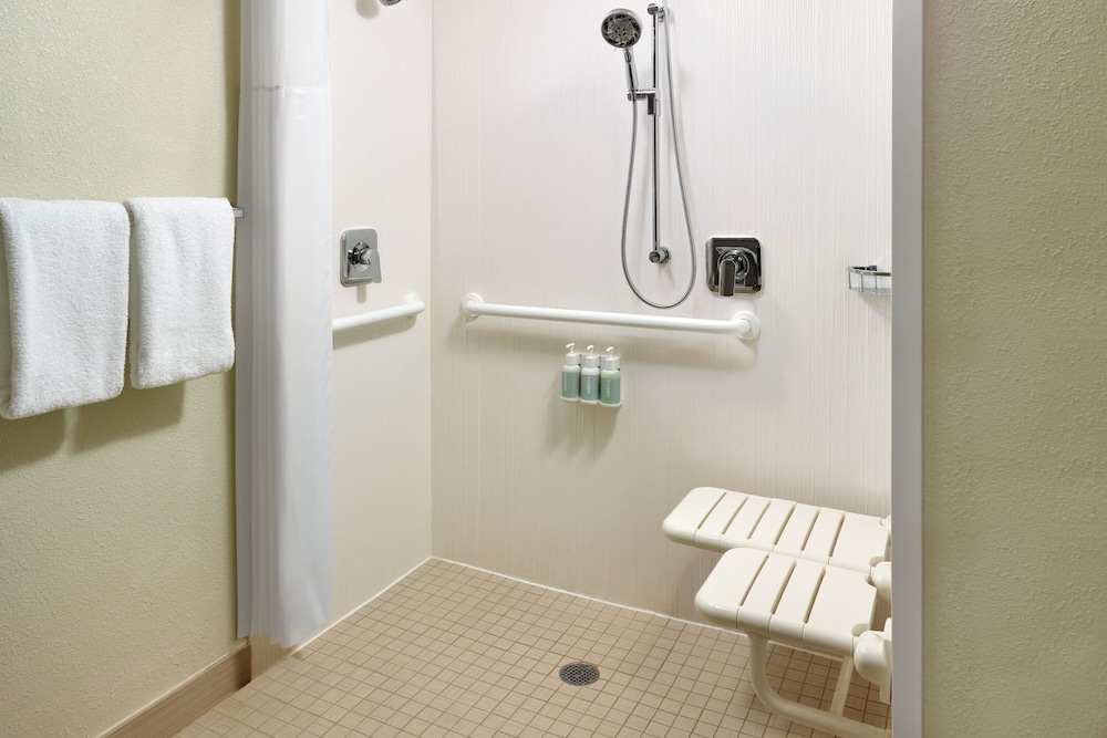 Room, 2 Double Beds - Photo 9
