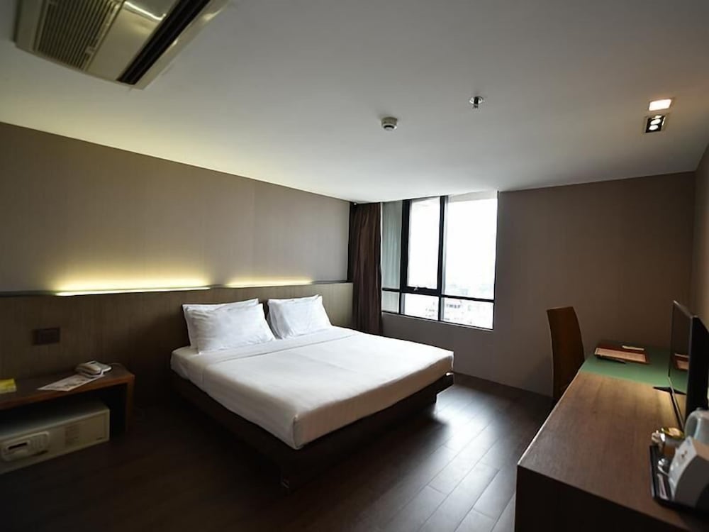Deluxe Room, 1 King Bed, Non Smoking, Private Bathroom photo 1