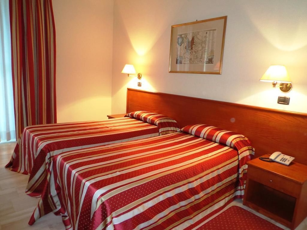 Standard Double or Twin Room photo 1