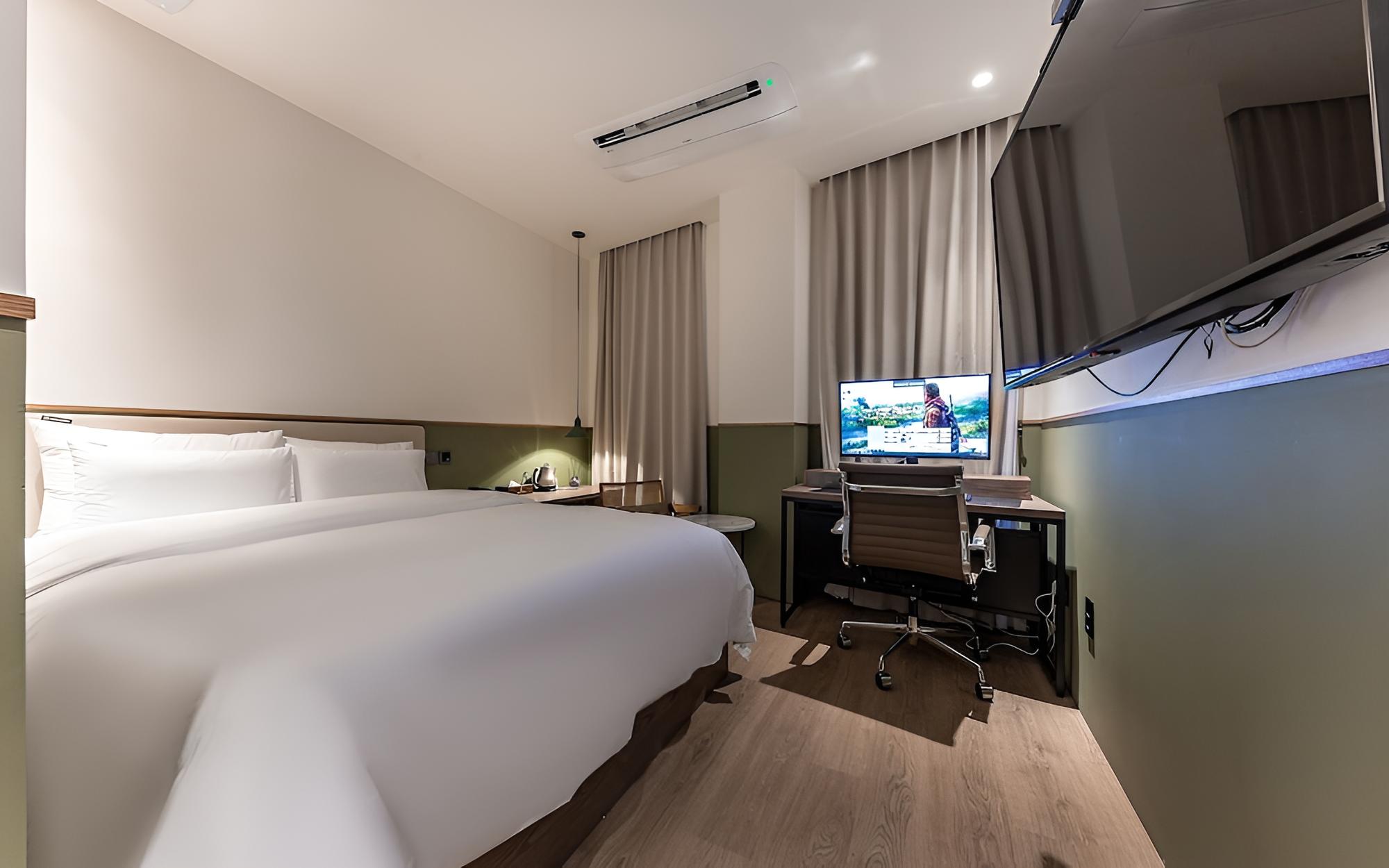 Room (Standard Premium-No-Hard 1PC (55 UHD )