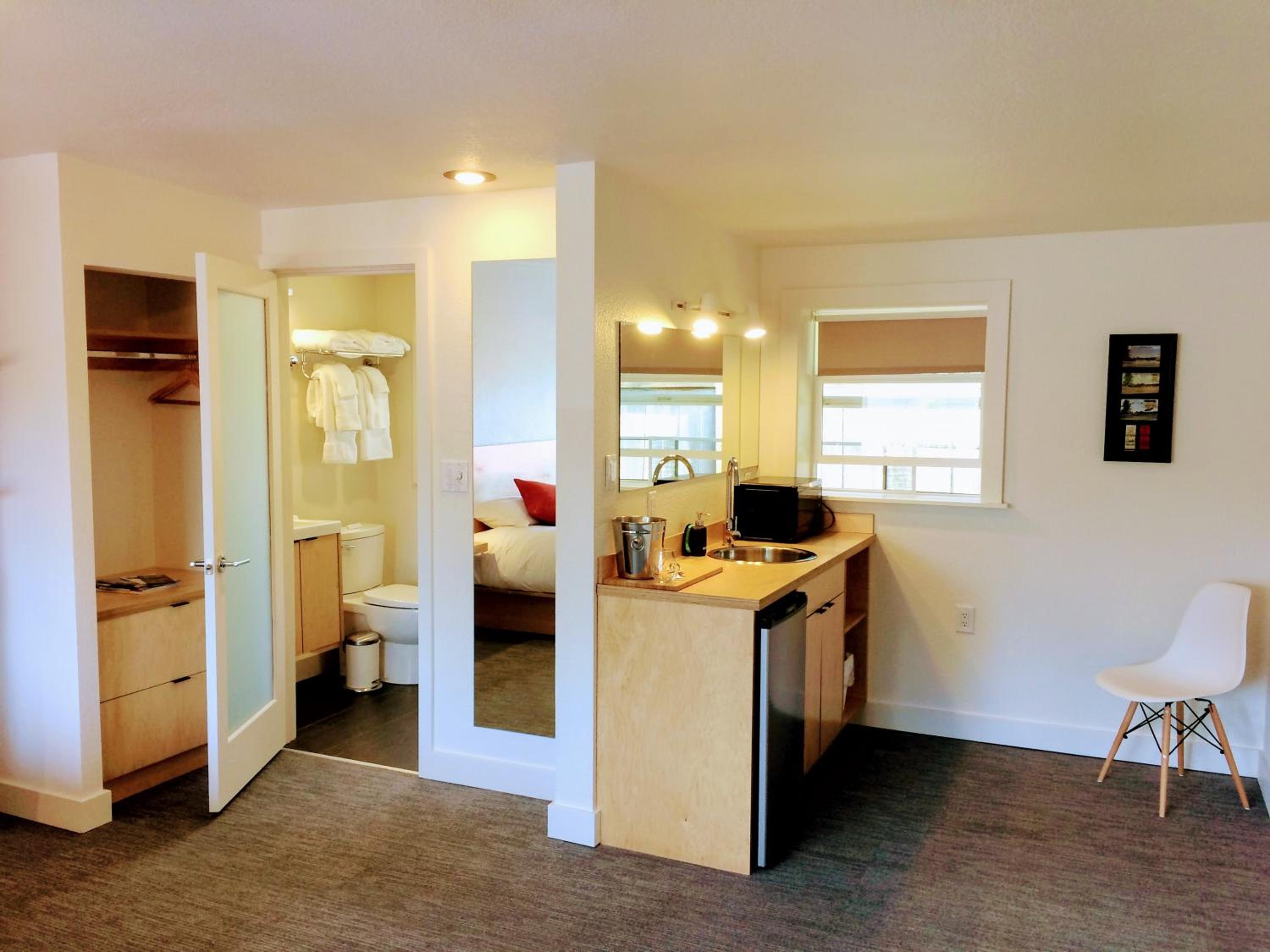 Flora King Room photo 2