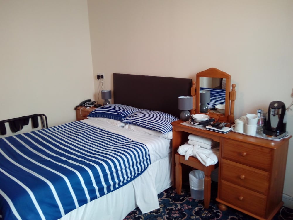 Family Room, Shared Bathroom (2 Adults +1 Child) photo 1
