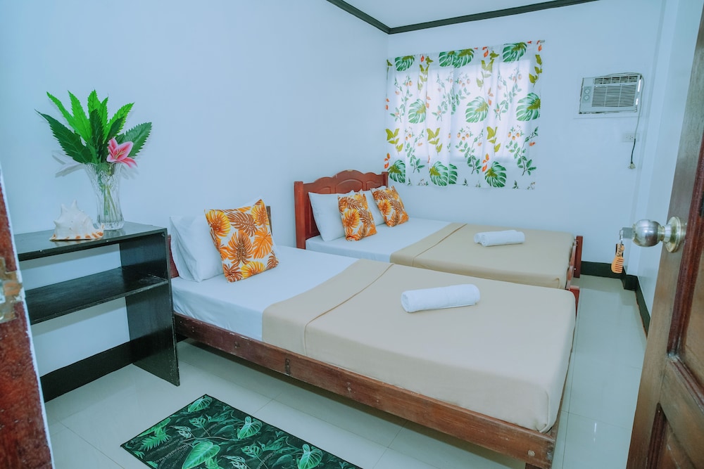 Economy Triple Room, City View