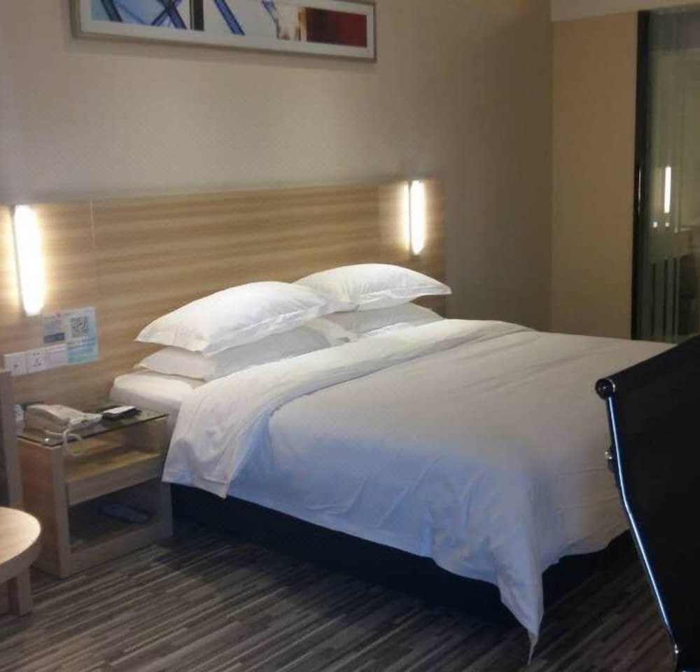 Deluxe King Room with City View