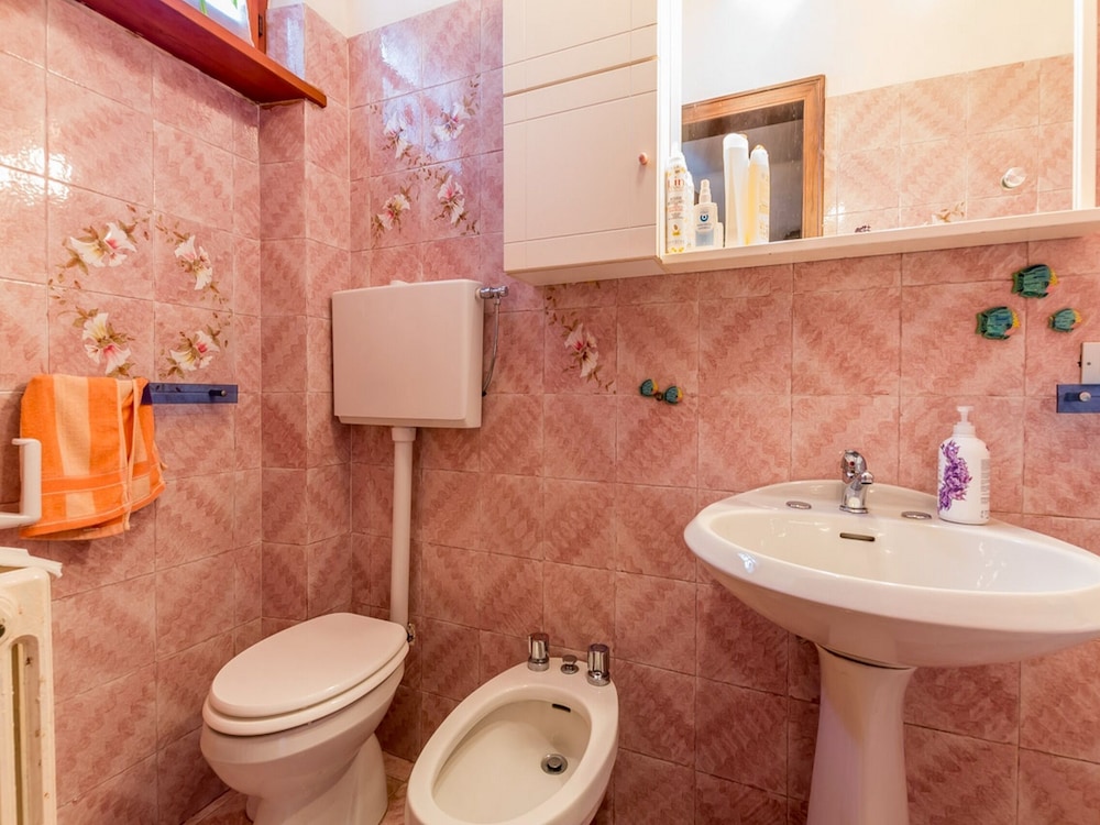 Family House, Multiple Bedrooms, 2 Bathrooms, Sea Facing (Casa Maddalena al Mare 600m from sea) photo 2