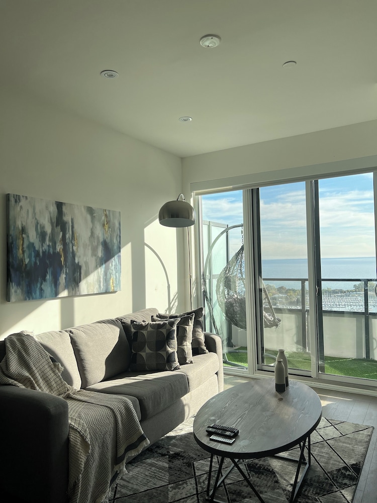 Elite Condo, 1 Queen Bed, City View