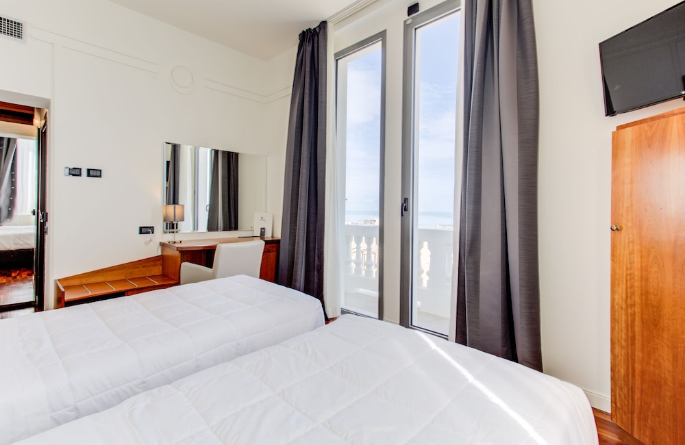 Double Room, Sea View - Photo 1