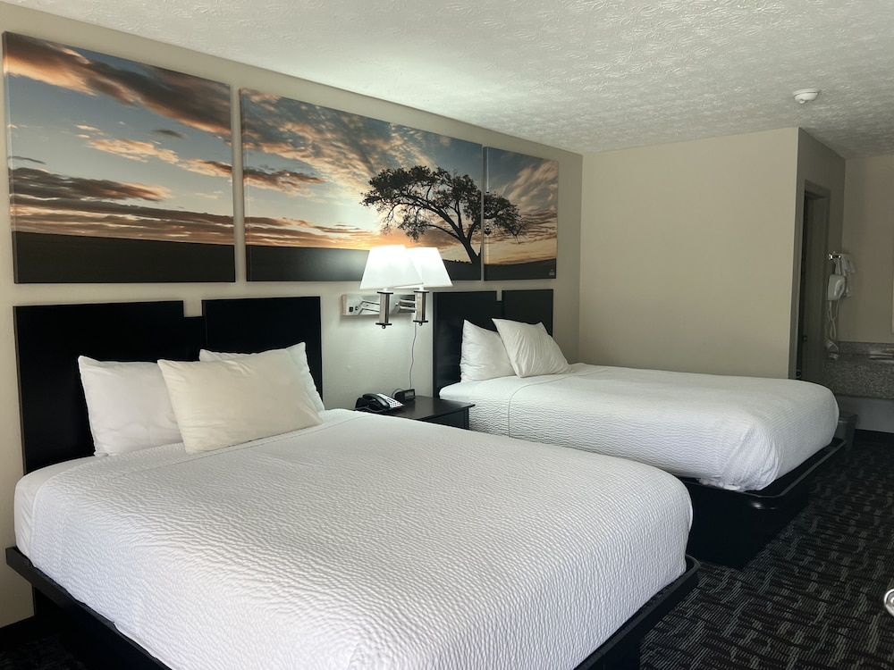 Standard Room, 2 Queen Beds - Photo 2