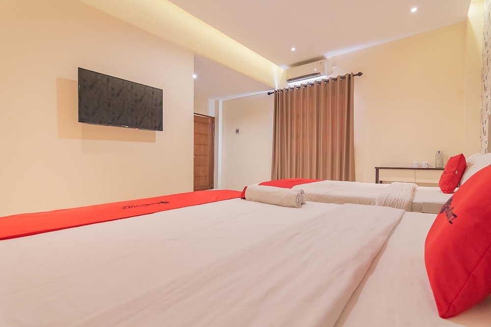 Suite (Reddoorz) - Photo 5