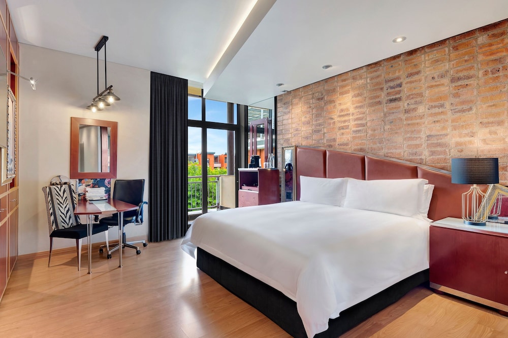 Deluxe Room, 1 King Bed - Photo 1