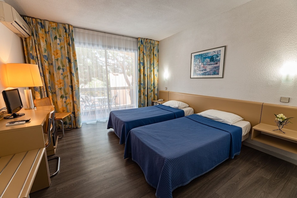 Standard Twin Room - Photo 1