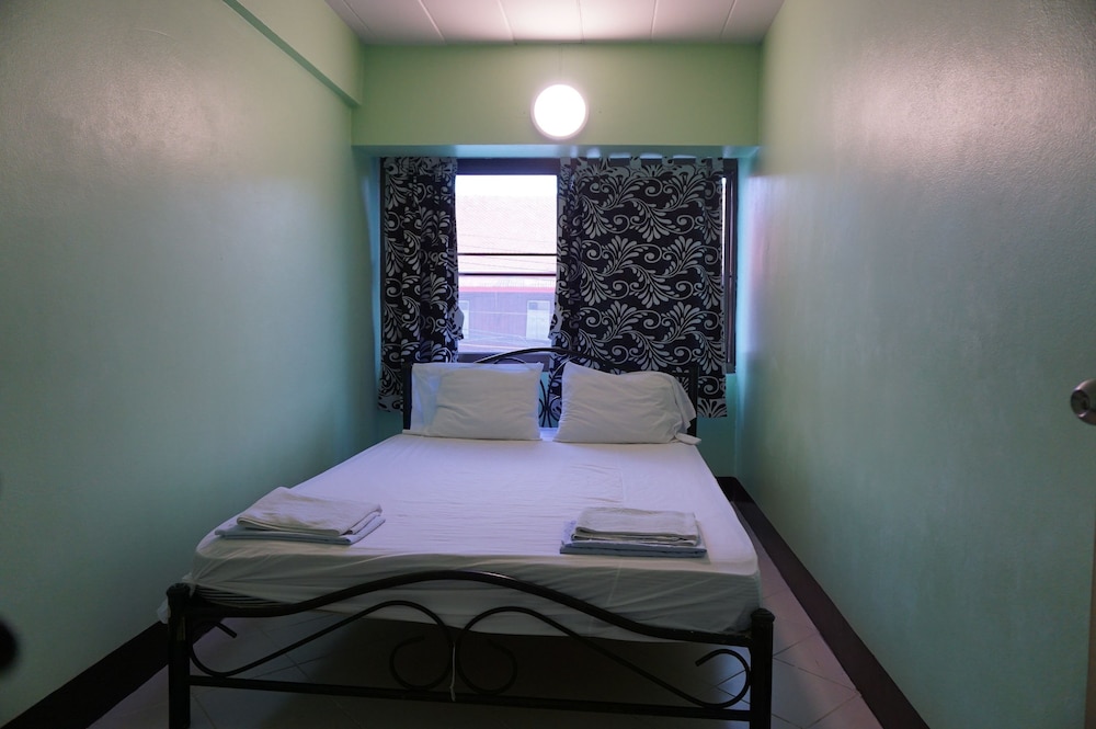 Fan Double Room with Shared Bathroom photo 1