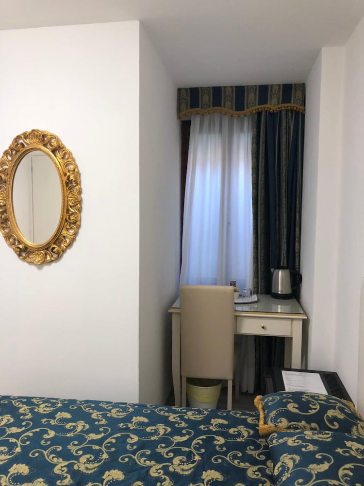 Single Room photo 2