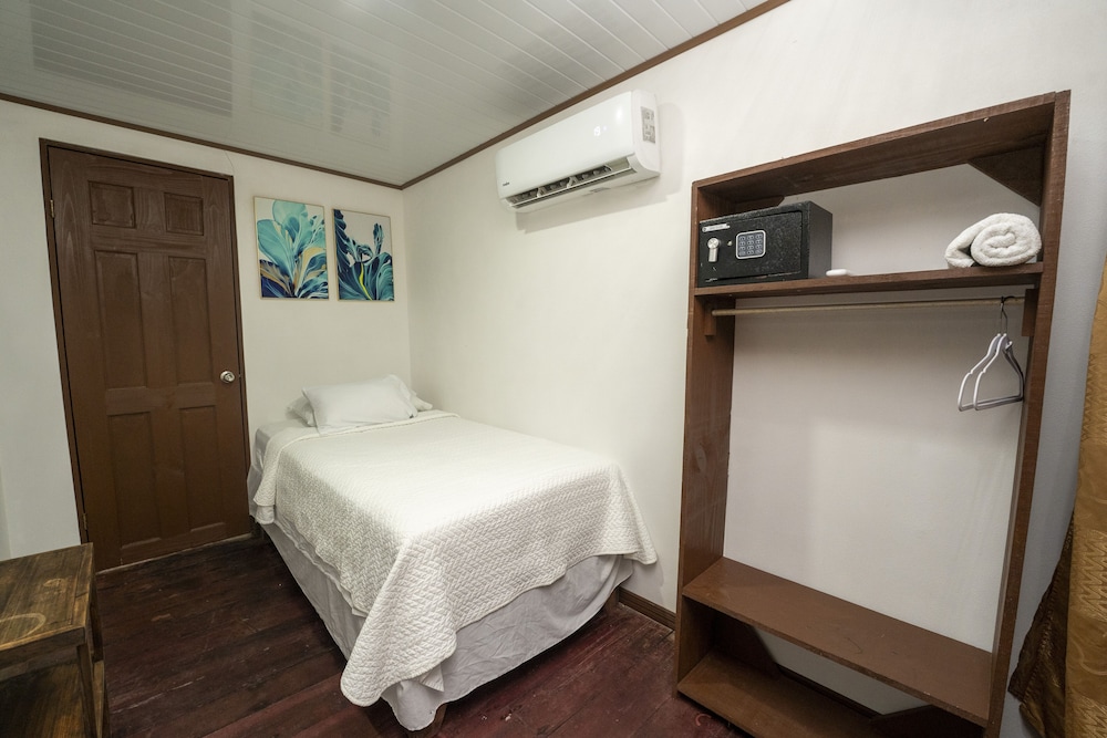 Comfort Single Room, 1 Double Bed, Garden View