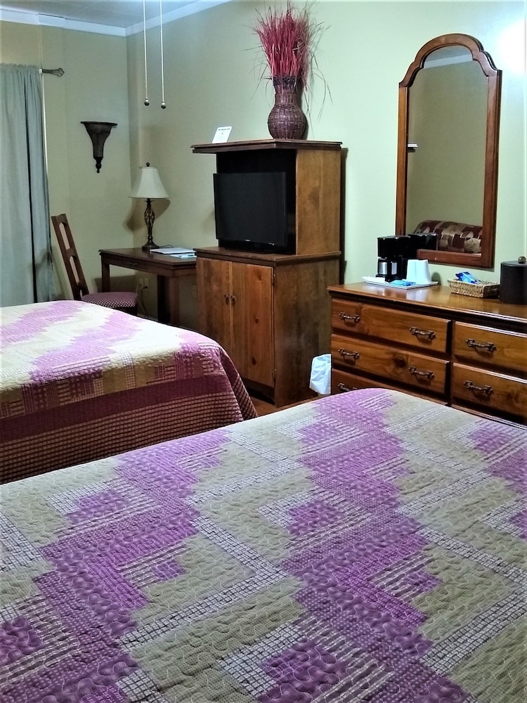 Deluxe Room, 2 Queen Beds, Balcony, Partial Sea View photo 2