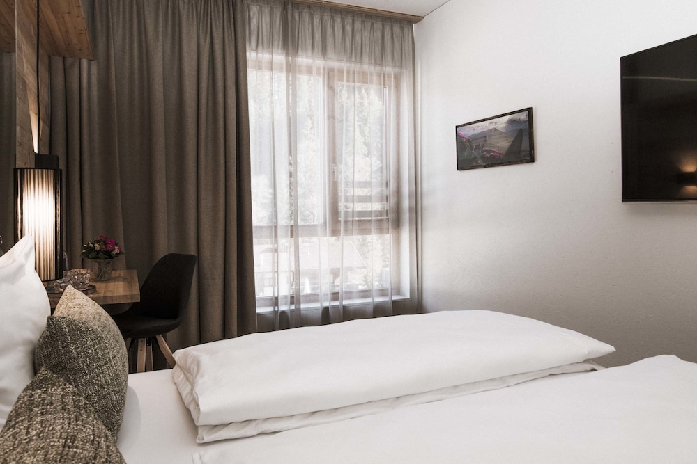 Basic Double Room, 1 King Bed, Private Bathroom photo 1