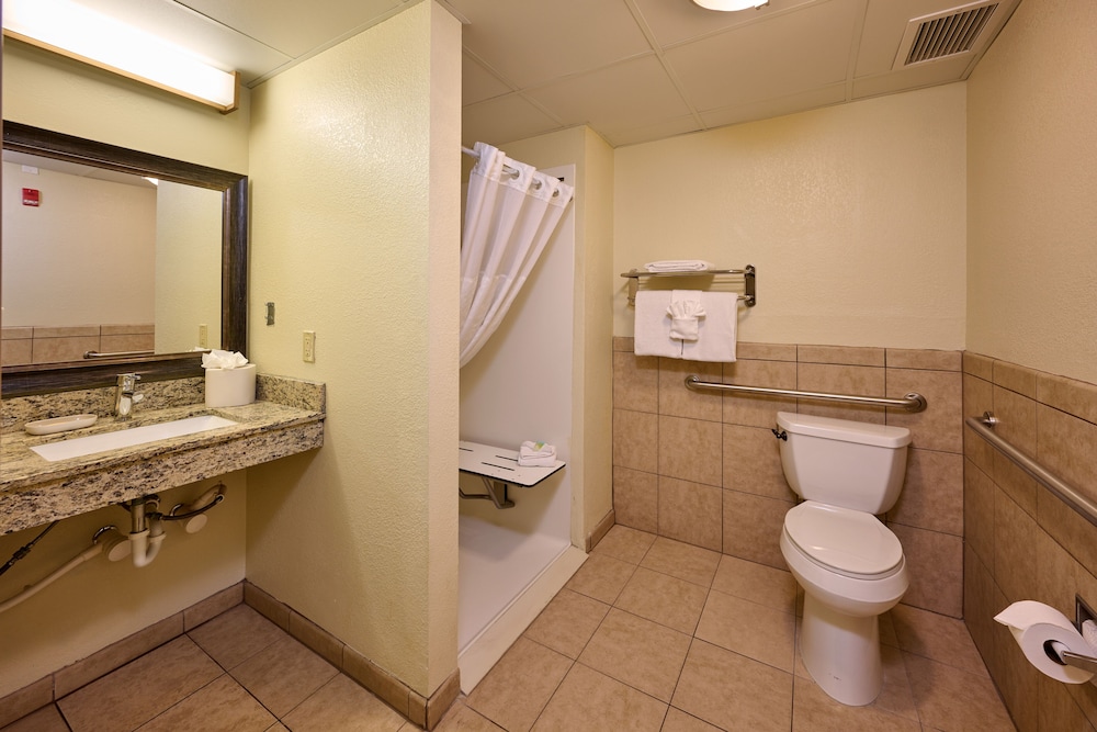 Room, 2 Double Beds, Mobility Accessible photo 3