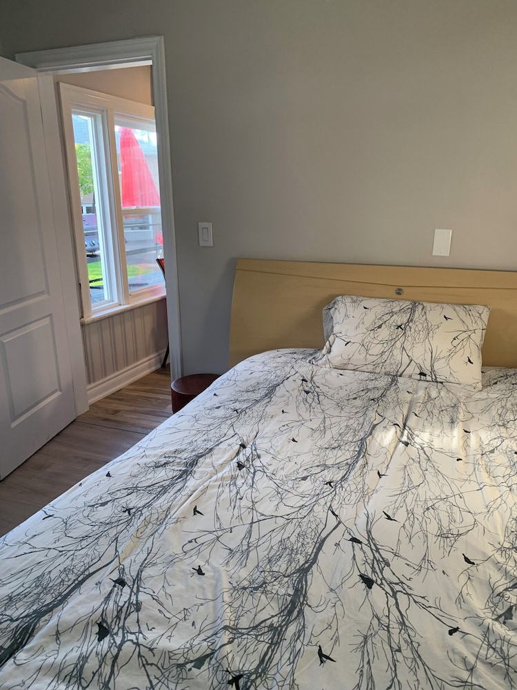 Three Bedrooms Cottage (Cottage #9, Sleeps 10) photo 1