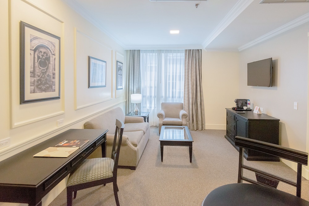 Executive Room - Photo 8